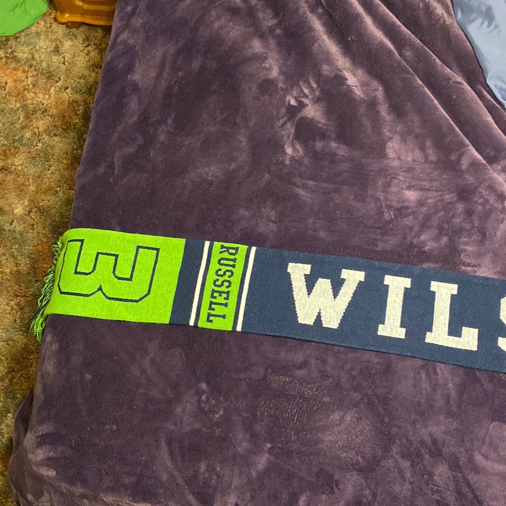 Russell Wilson scarf 🧣